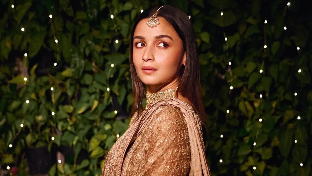 Alia Bhatt gives netizens a peek at their viral Pre-Diwali bash