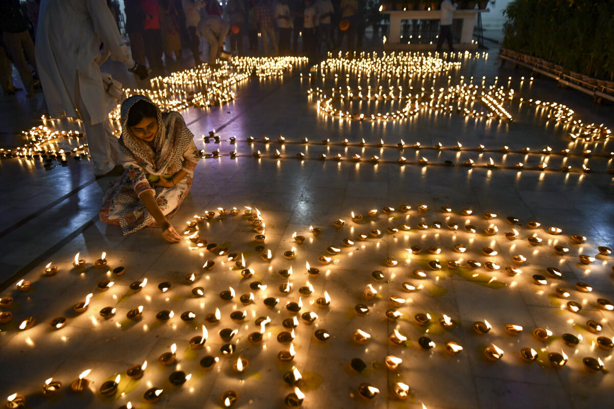 People light 'diyas' at Takhat Sri Harimandir Ji Patna Sahib on the occasion of 'Bandi Chhor Divas', in Patna.