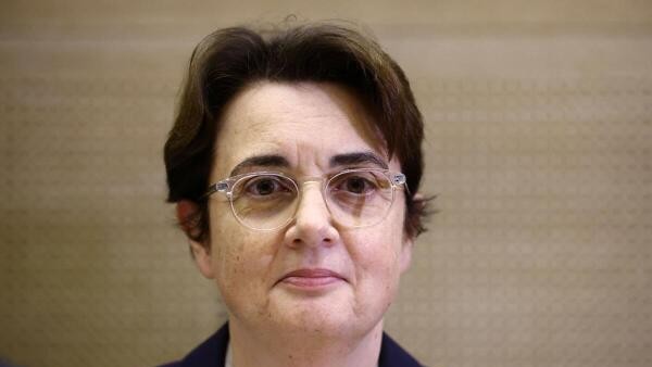 Louvre director acknowledges "terrible failure" after jewel heist 