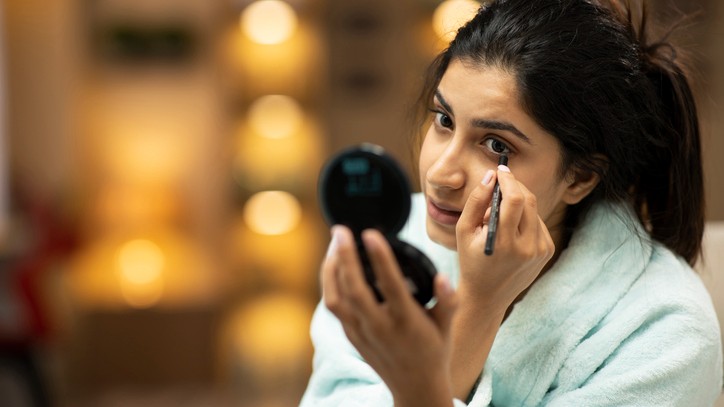 Easy steps to define and highlight your eyes