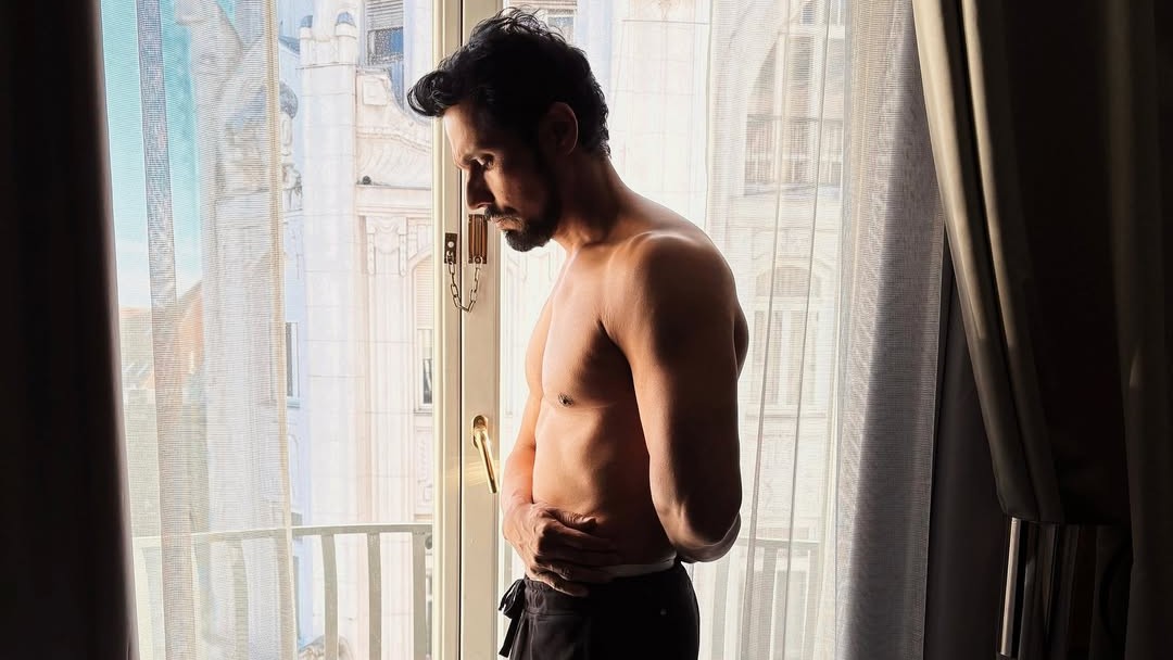 Randeep Hooda flaunts post-Diwali physique, sends internet into a frenzy