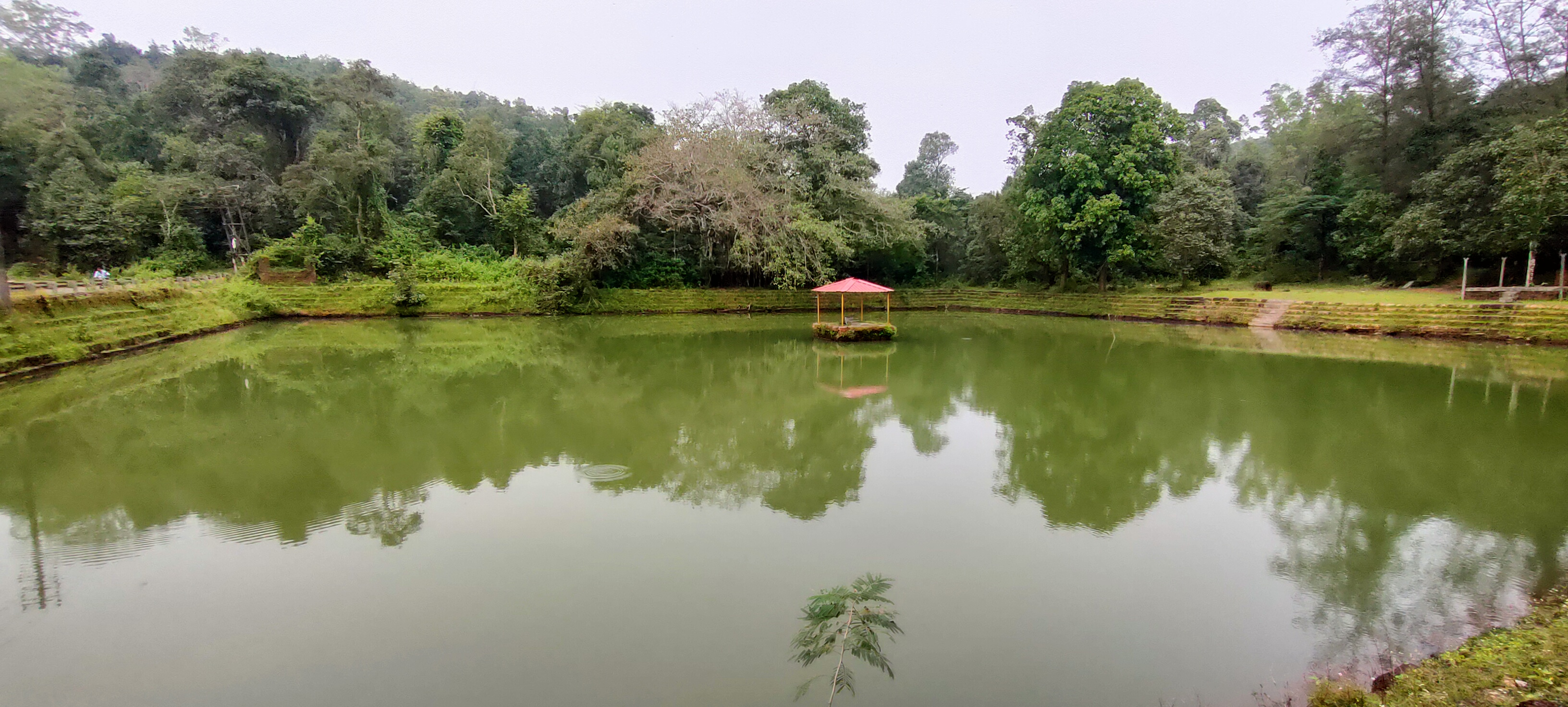 The lake at Bhuvanagiri.