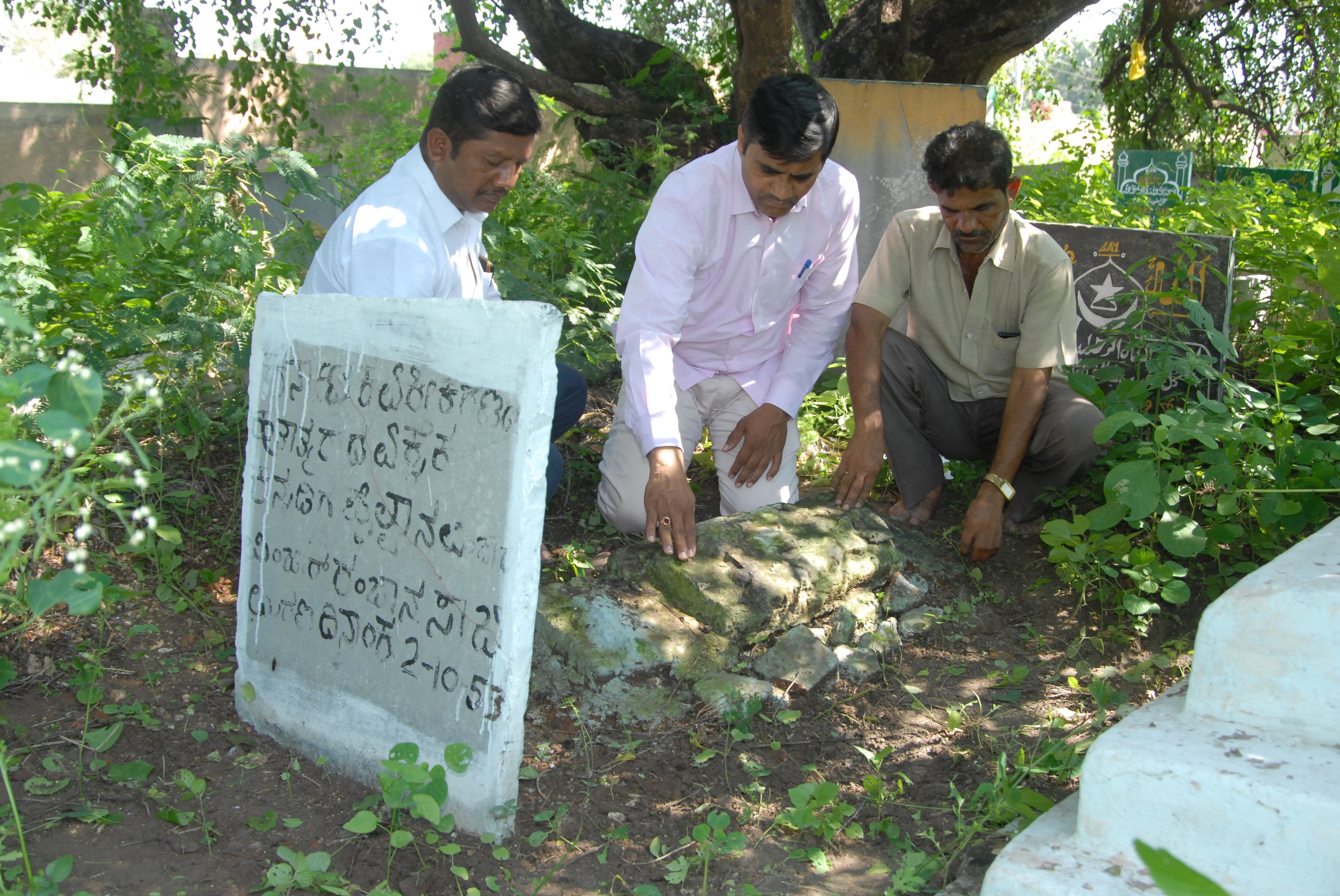 The grave of Ramzansab Pinjar at Ballari.