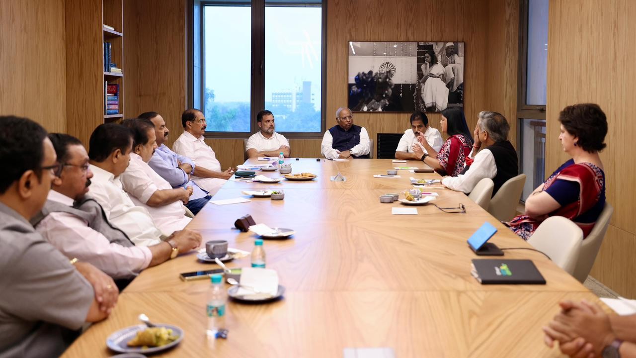 AICC warning to Kerala leaders need of the hour