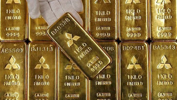 Gold, silver futures rebound as Venezuela tensions, US data lift sentiment