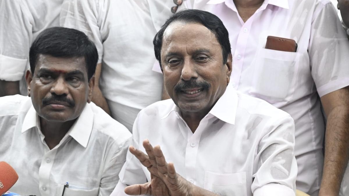 A day after meeting OPS and TTV, Sengottaiyan expelled from AIADMK; EPS remains firm on not accommodating rebels 