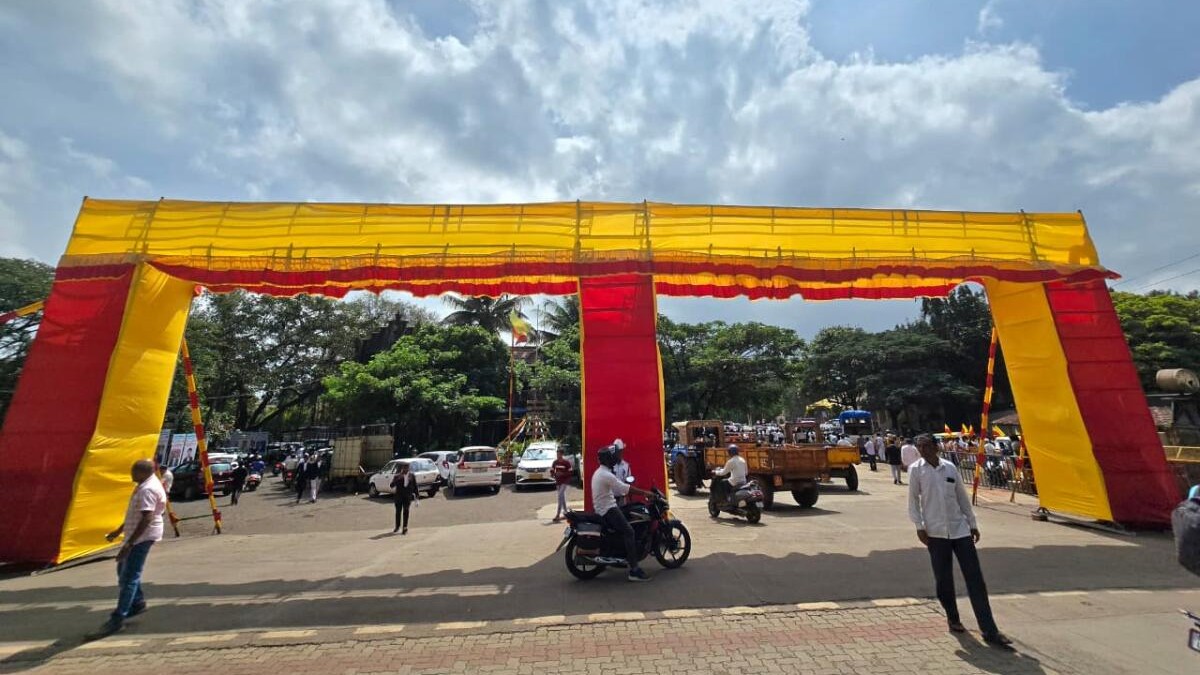 Decision to give Rajyotsava award to head of Maratha Mandal angers Kannada activists