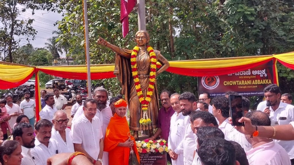 Dinesh Gundu Rao unveils Rani Abbakka's statue at Moodbidri