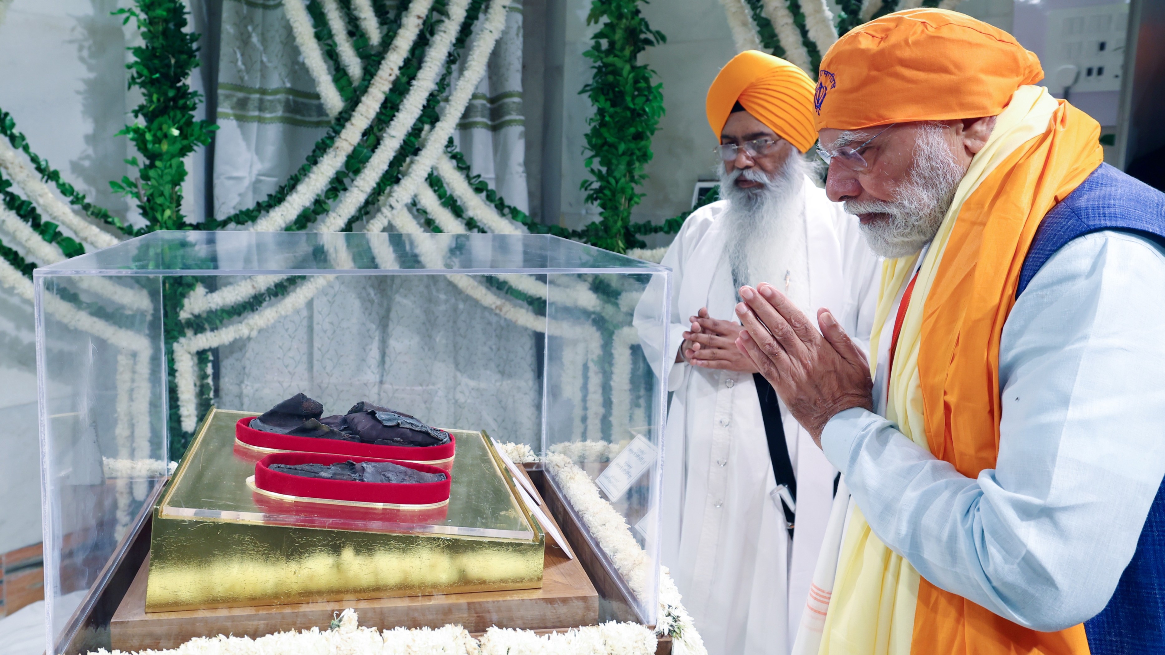 'Divine experience': PM Modi offers prayers at Patna Sahib gurdwara