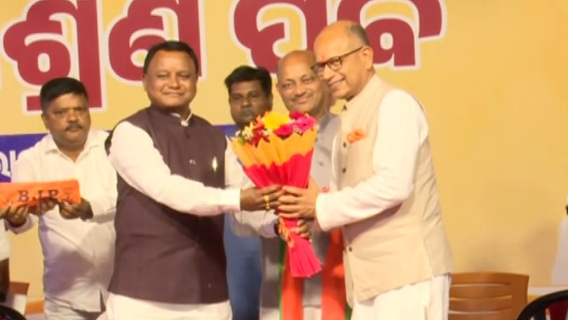 Ex-BJD MP Amar Patnaik joins BJP, says PM Modi's vision for 'New india' inspired him