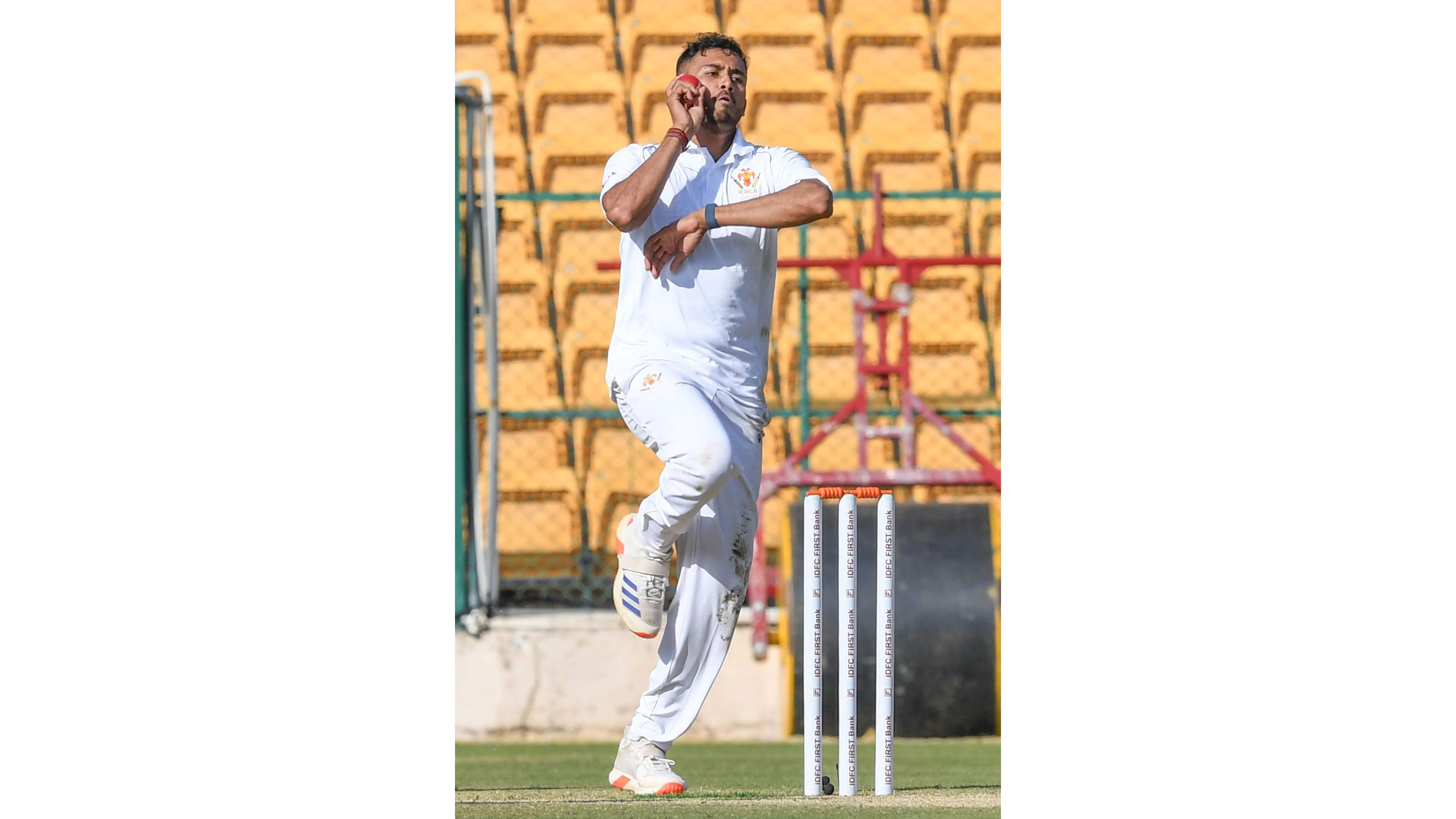 Ranji Trophy | Vidwath Kaverappa, Vyshak Vijayakumar follow up their impressive bowling show as K'taka bowls Kerala out