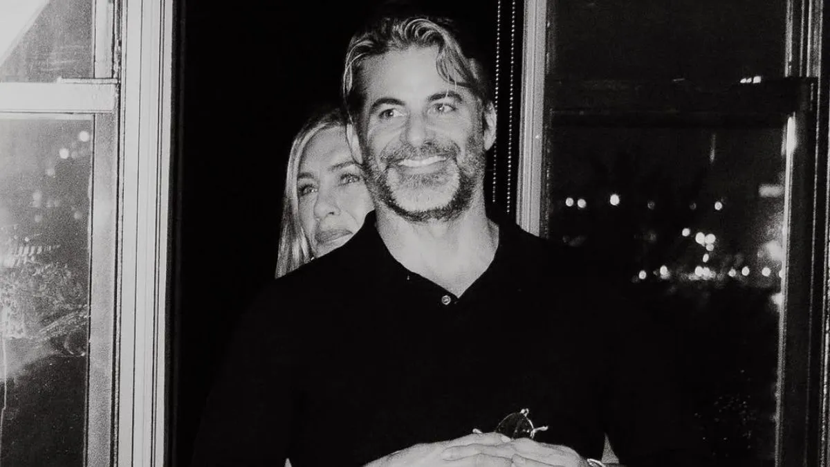 Jennifer Aniston makes her relationship with Jim Curtis 'Insta official'