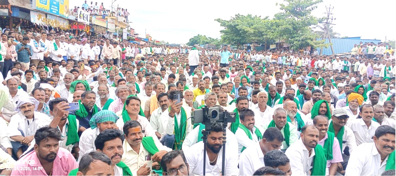 Jagadish Shettar supports farmers’ protest for sugarcane price