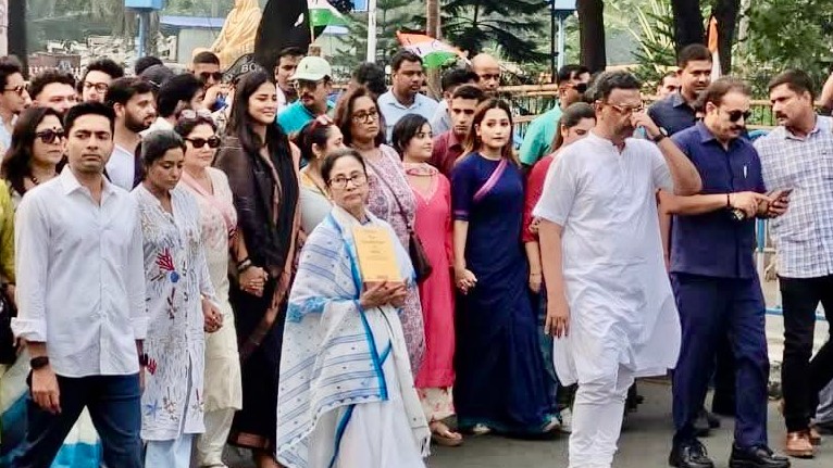 CM Mamata Banerjee leads TMC's protest march in Kolkata as SIR starts in West Bengal