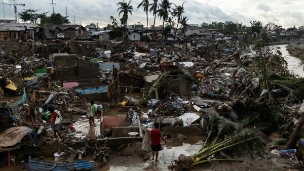Typhoon Kalmaegi kills at least 58 in the Philippines, heads toward Vietnam