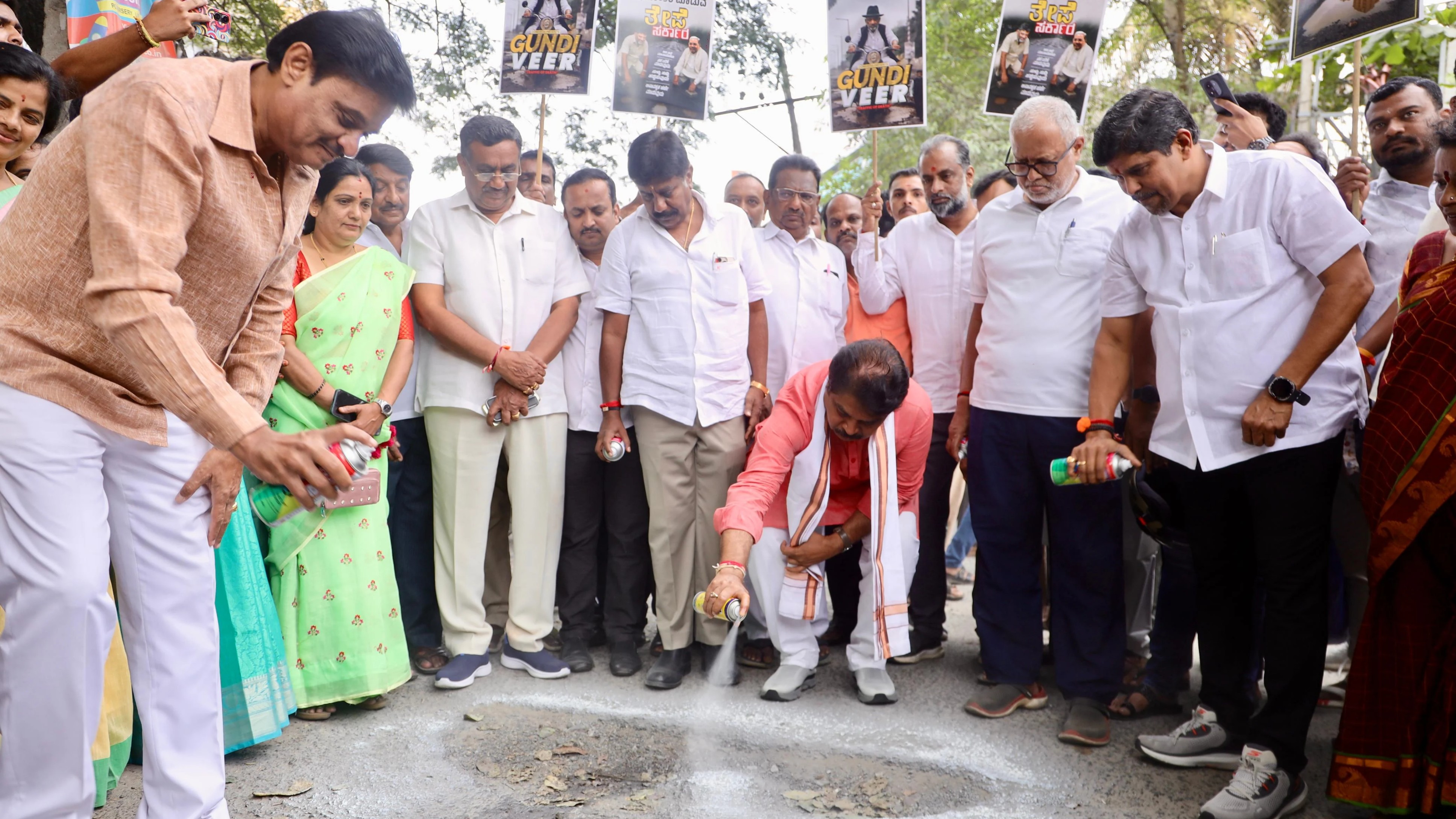 BJP leaders launch campaign against pothole & garbage issues in Bengaluru