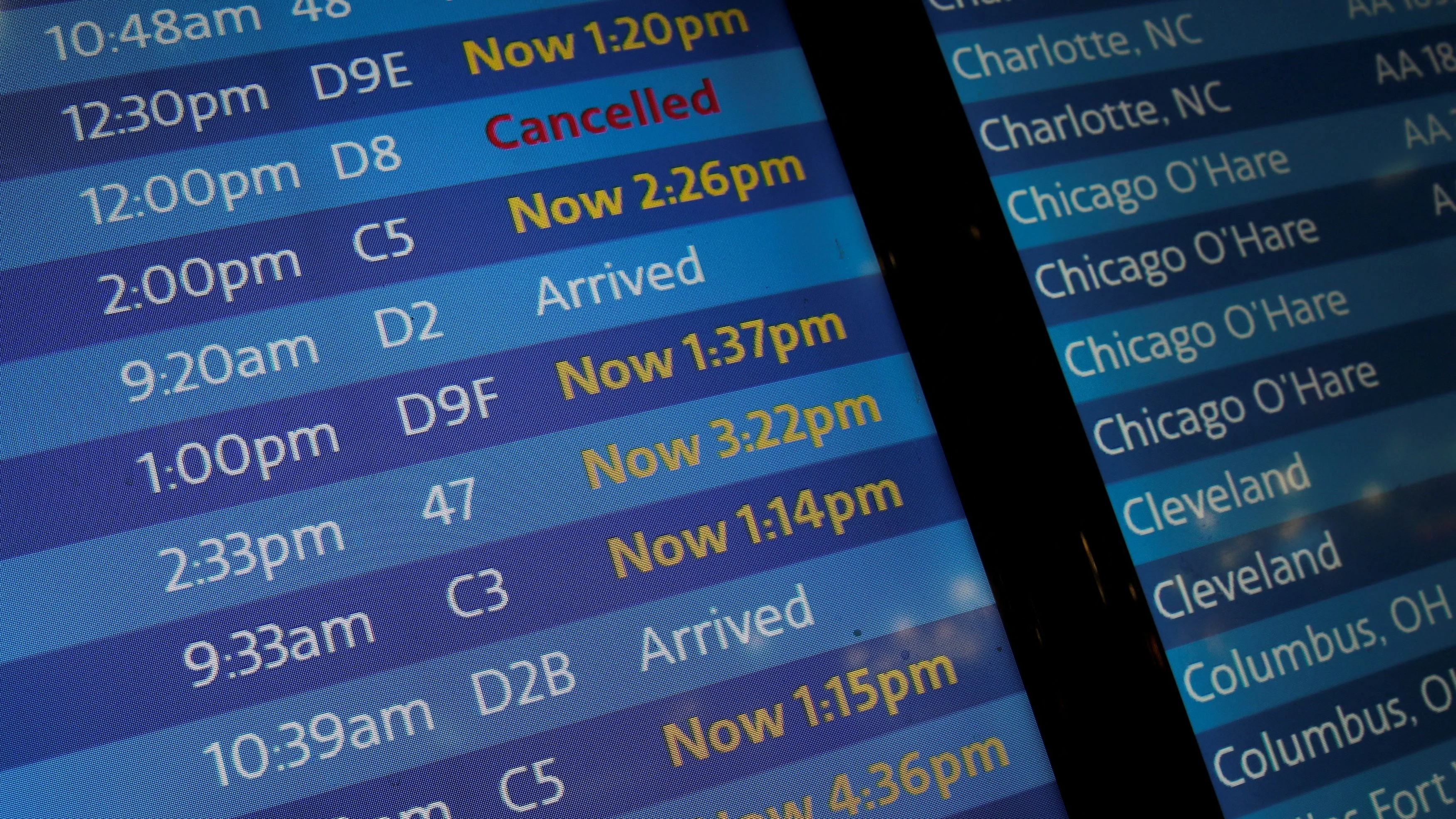 US surpasses 10,000 flight delays in worst day of shutdown