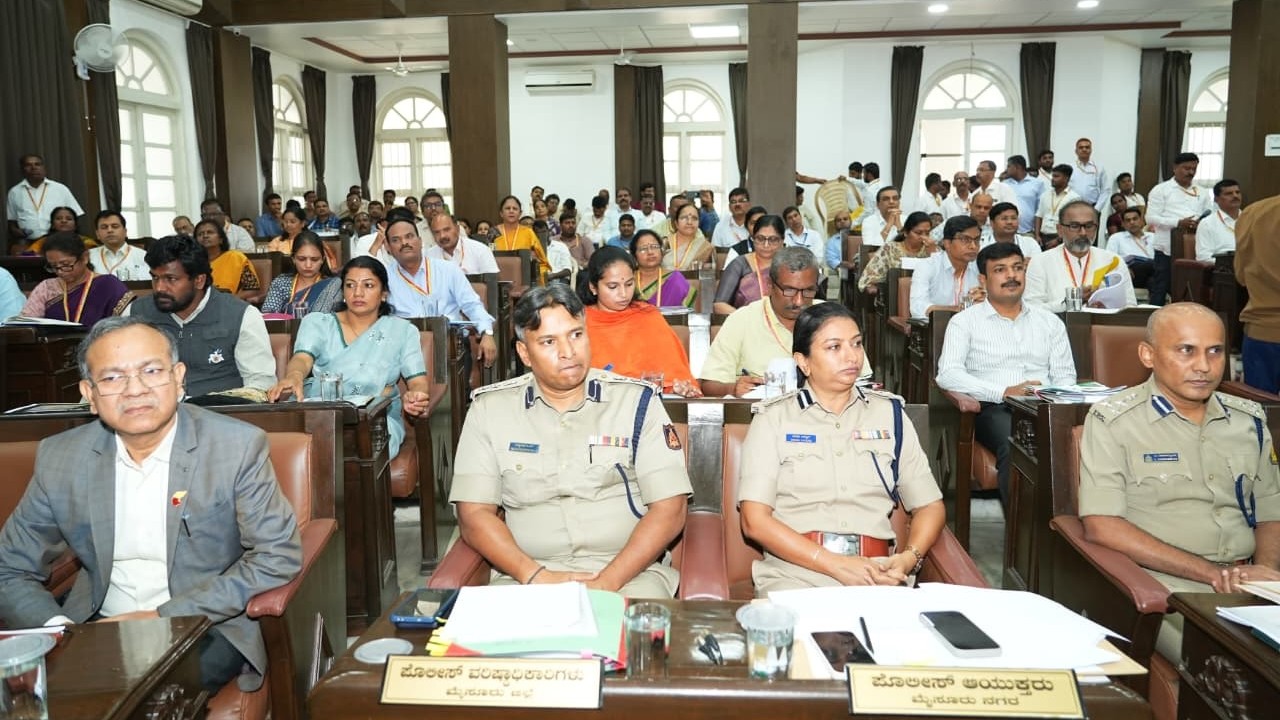 Come up with scientific solutions to check human-animal conflict: Siddaramaiah