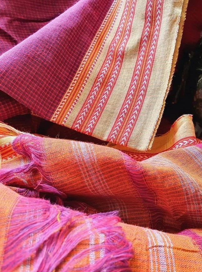 During the 12th century women in villages of Bagalkot Gadag and Ron areas wove cotton fabrics like this Gomi Teni saree not only for utility but to mark the milestones of life. 