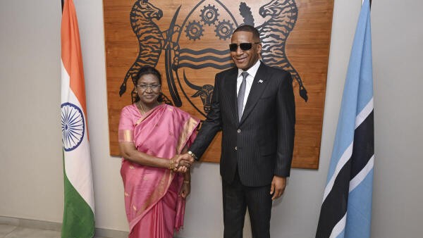 Botswana's Boko lauds Indian Supreme Court, Tagore and teachers during meet with President Murmu