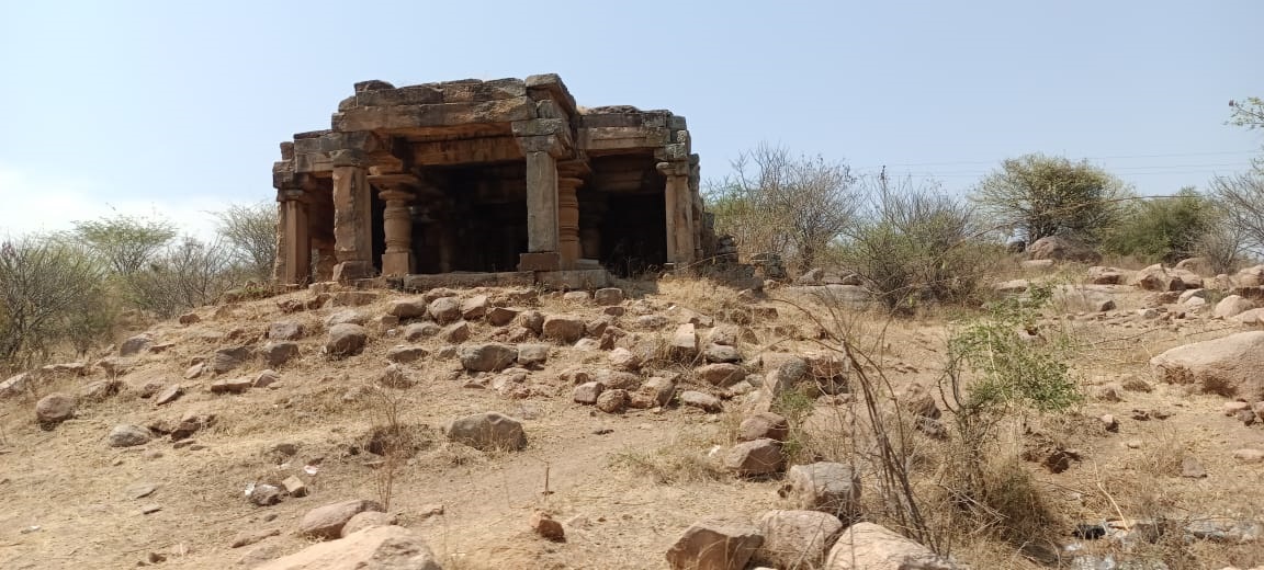 One of the dilapidated Jain temples at Arasibidi. 