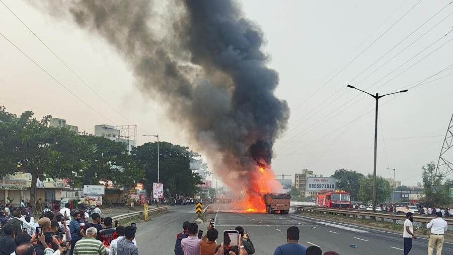 At least 8 killed as blaze erupts after accident involving car, trucks in Pune