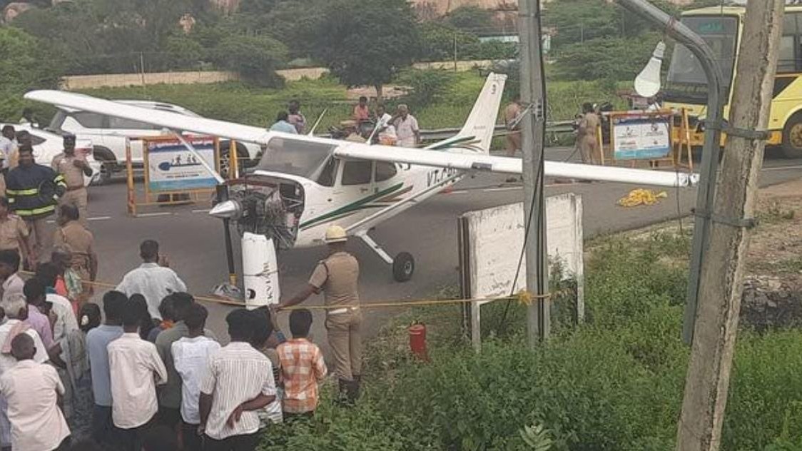 Single-engine aircraft makes emergency landing on National Highway in Tamil Nadu