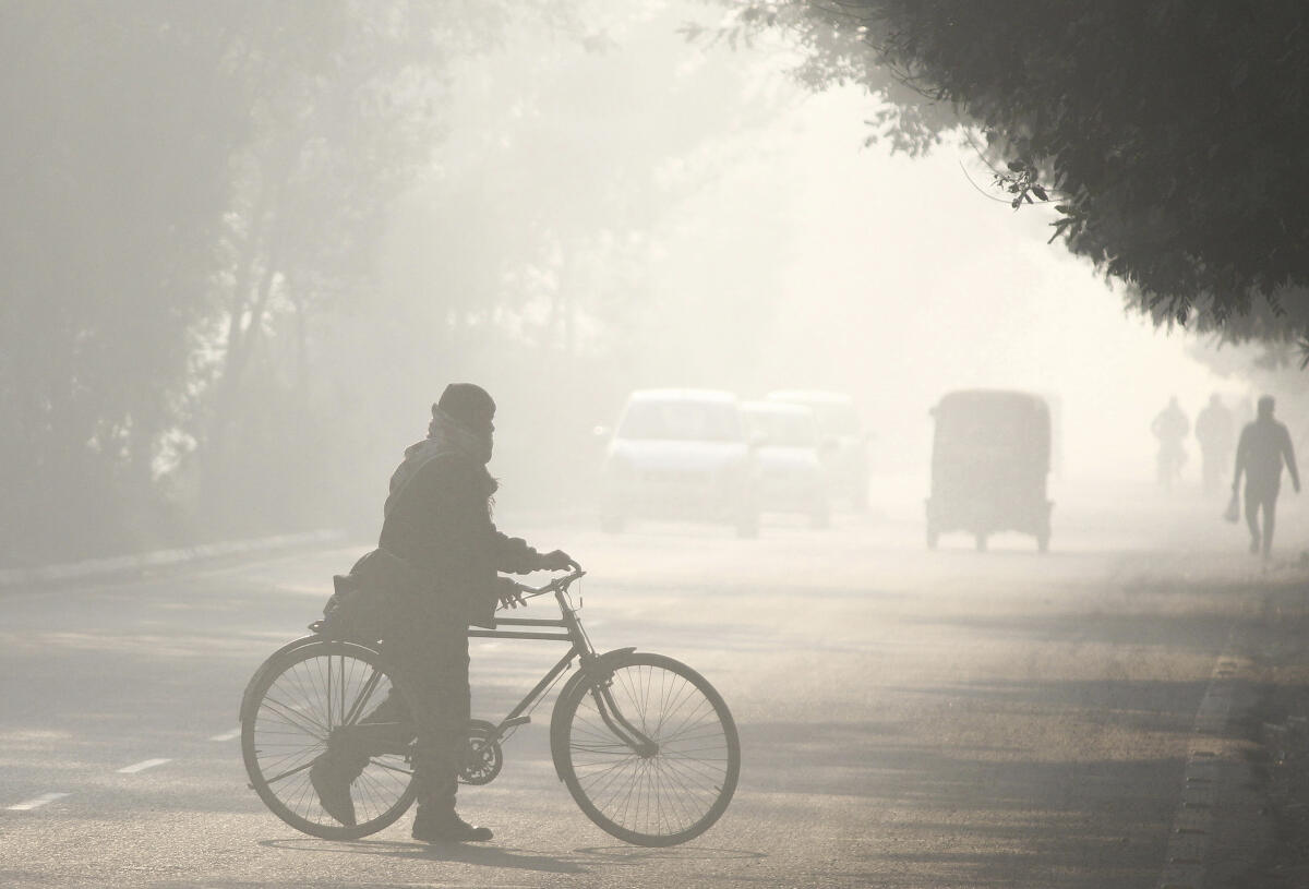 Commuters make their way amid low visibility as air quality continues to deteriorate in Delhi-NCR.