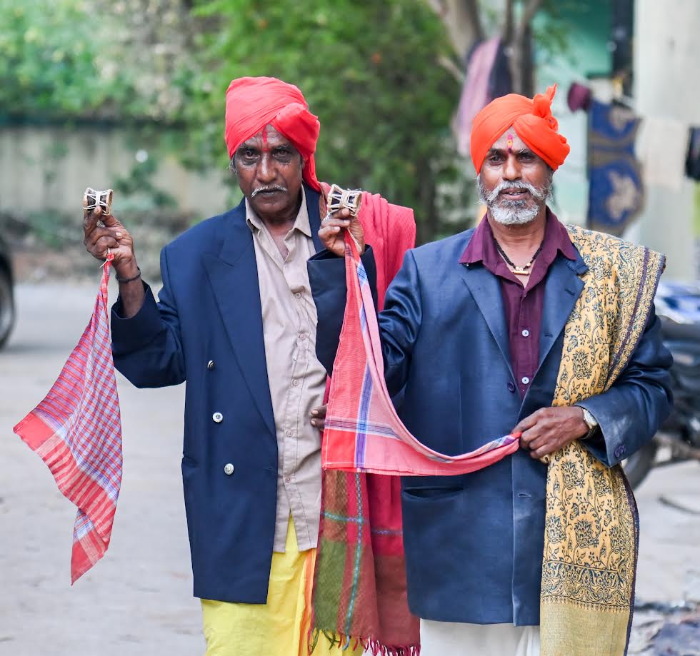 Two members from the Budbudike community.