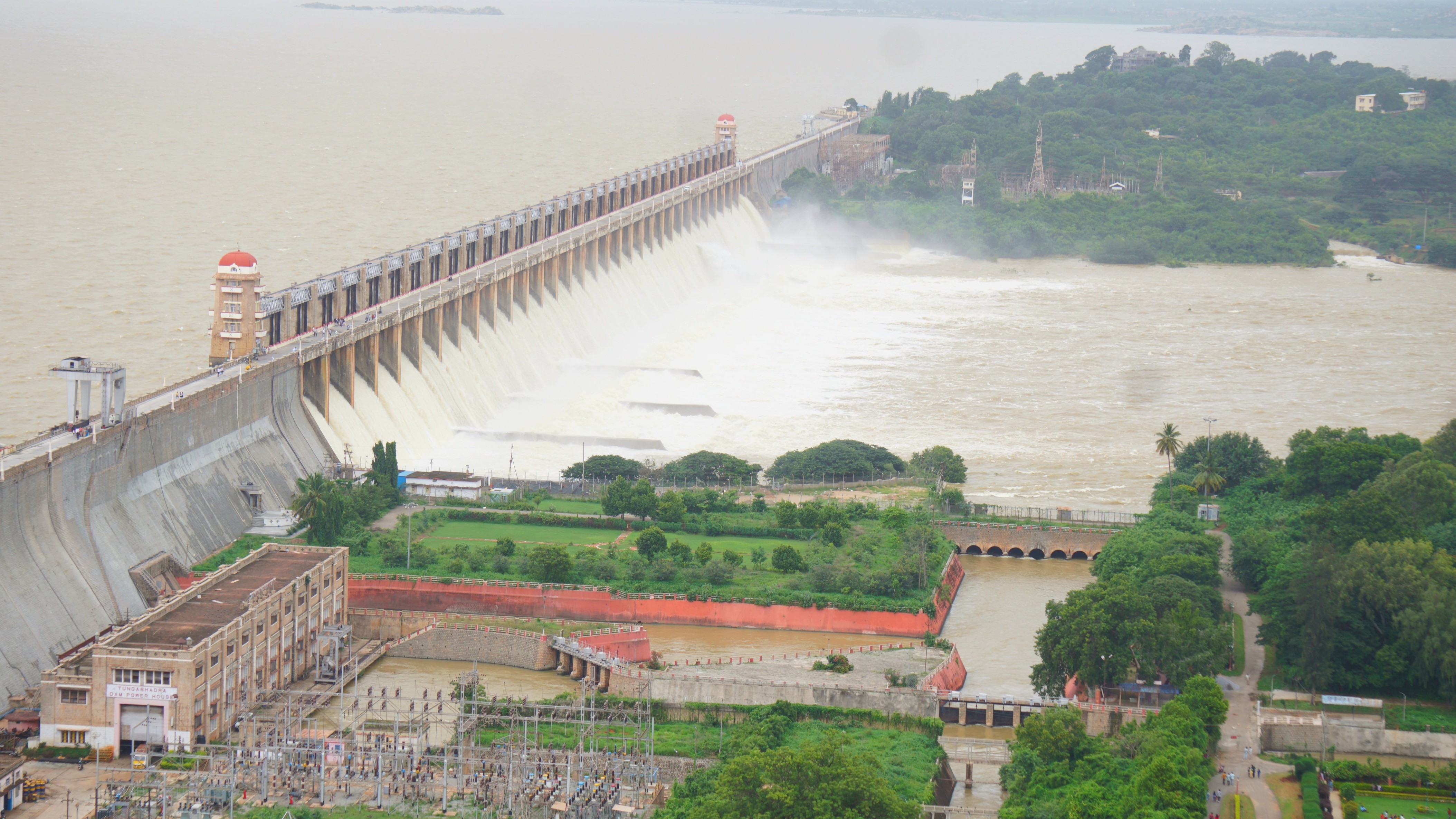 No water for second crop as Tungabhadra dam takes up crest gate installation