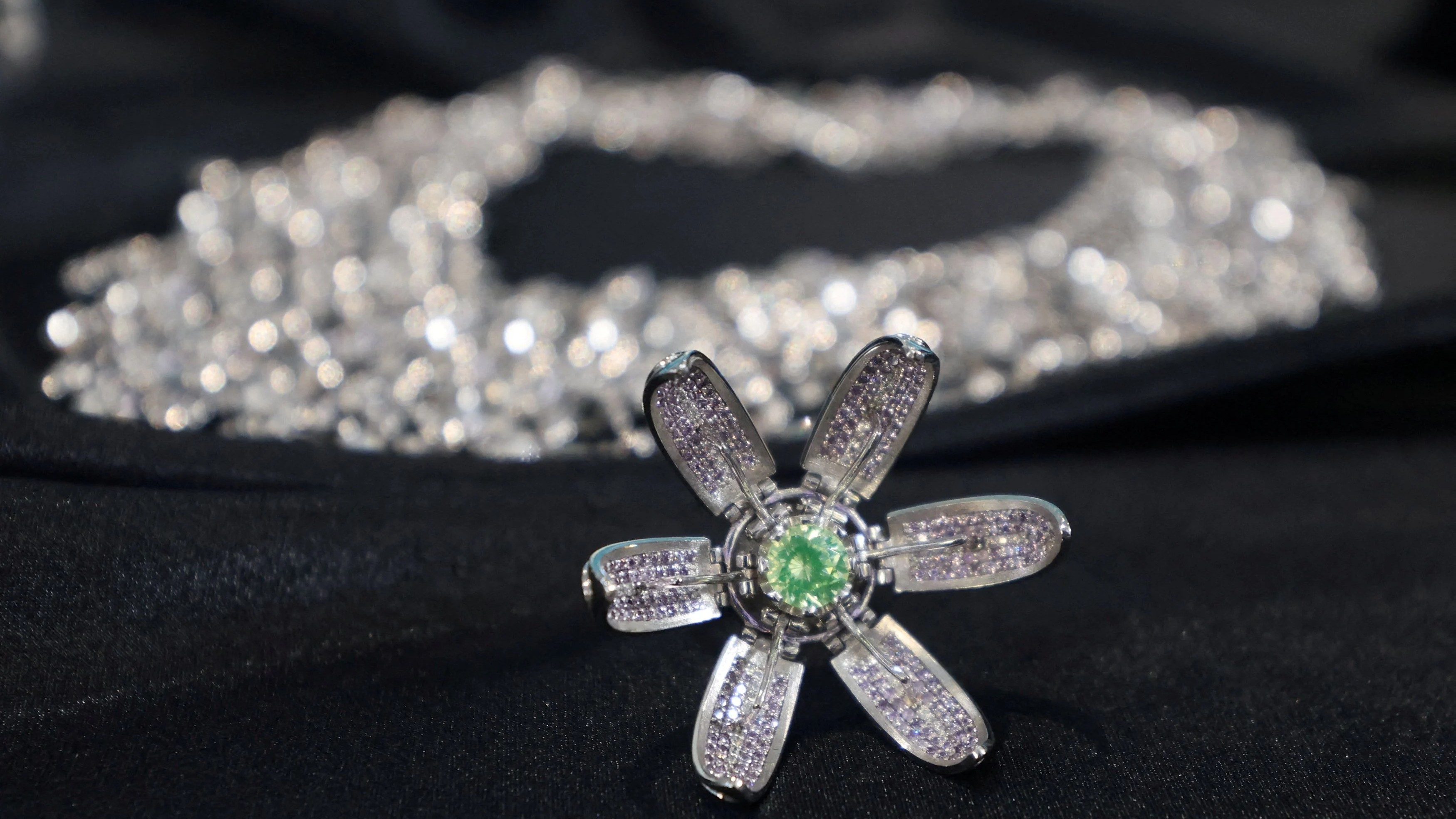 Govt imposes import curbs on certain platinum jewellery