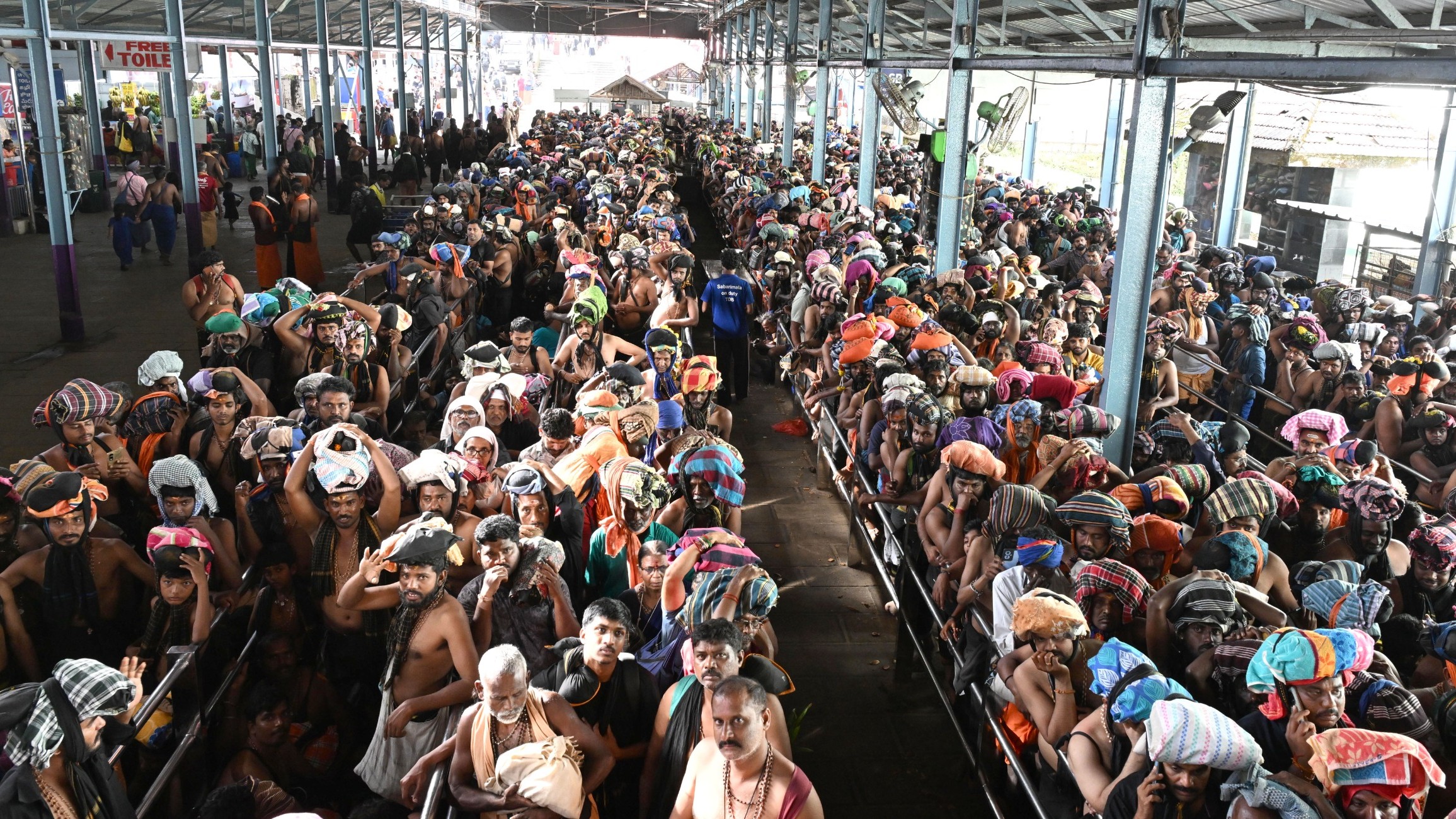 Heavy rush at Sabarimala leading to chaos as queues for 'darshan' stretch up to 10 hours 