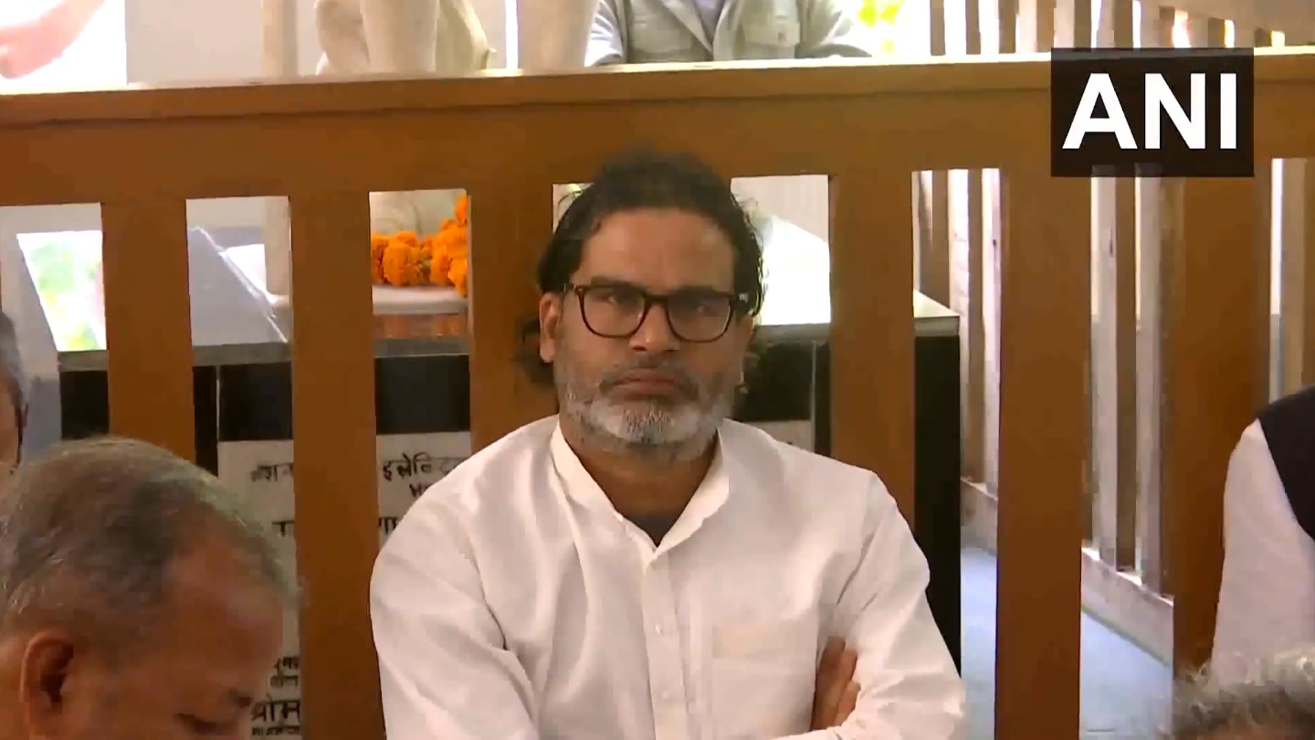 Prashant Kishor undertakes silent fast at Bhitiharwa Ashram in Bihar