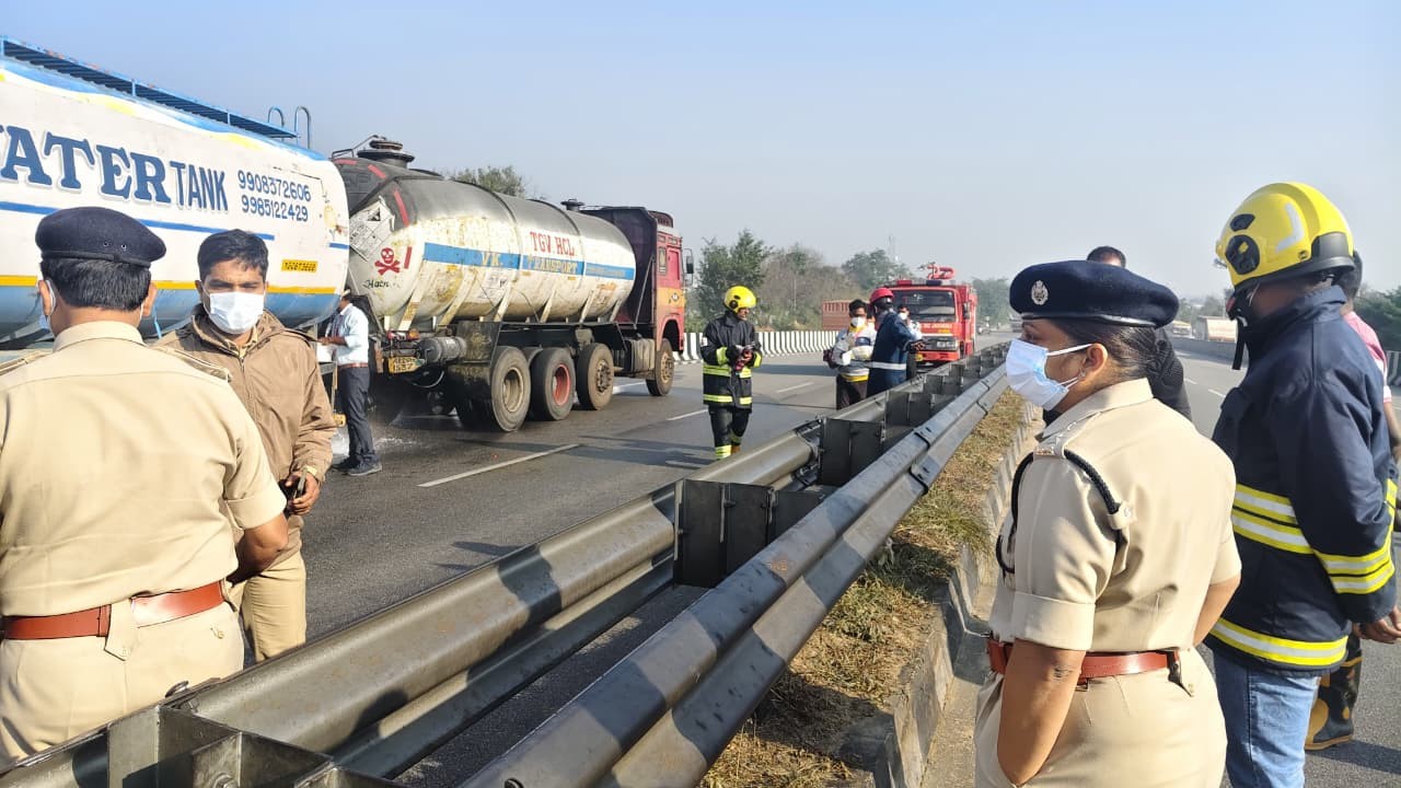 Bus rams into chemical tanker on national highway in Telangana, passengers escape with minor injuries