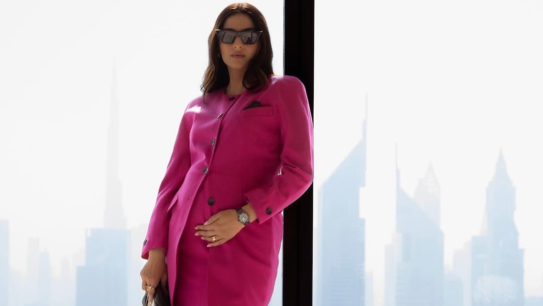 Sonam Kapoor announces second pregnancy in stunning pink Diana suit