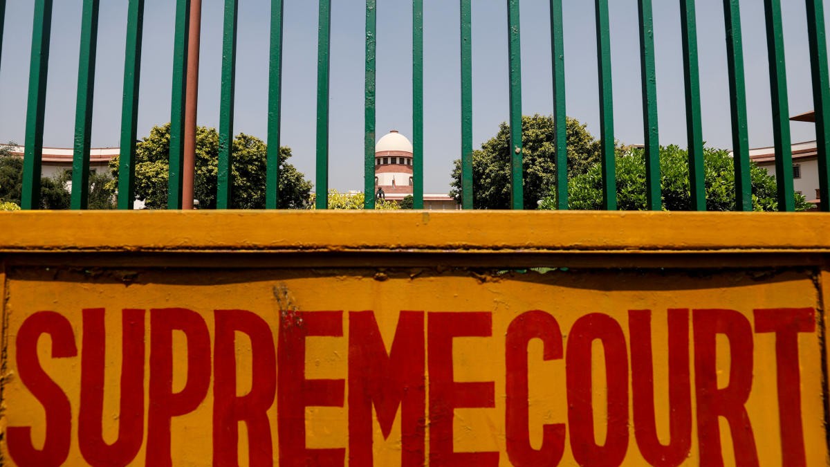 SC protects ex-IAS officer, ex-CM's OSD, industrialist in Andhra Pradesh liquor scam case