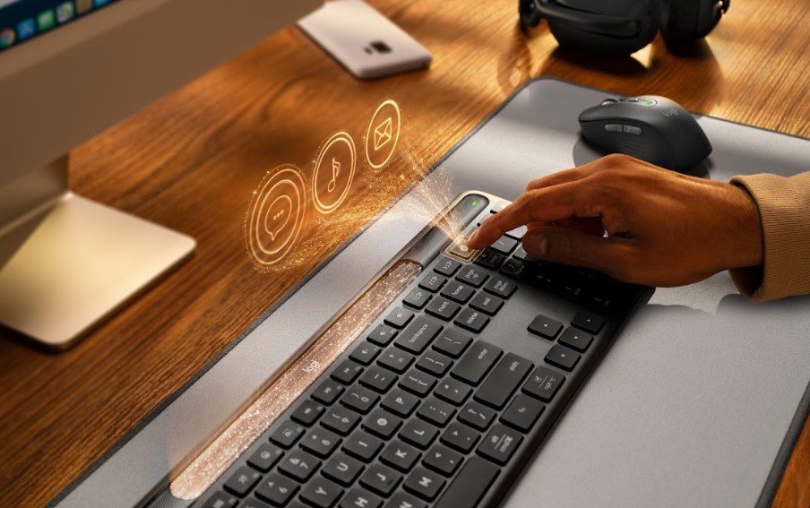 Logitech Signature Slim Solar+ K980 Keyboard.