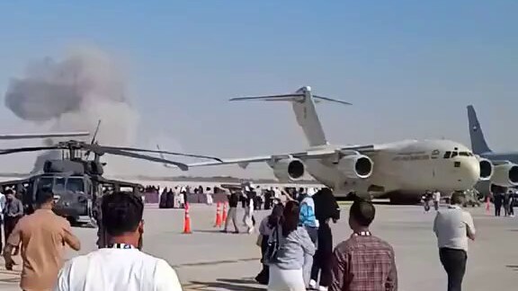 Tejas crash | 'Shameful, disgrace to humanity': 'Pakistani journalist' slammed for laughing at Indian pilot's death in viral video