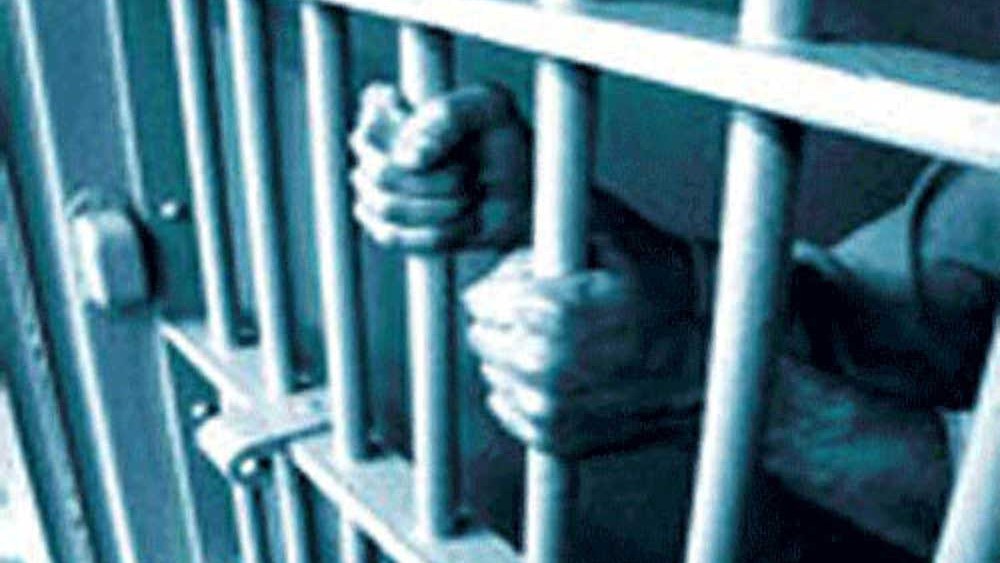 Two police sub inspectors among seven held on robbery charges 