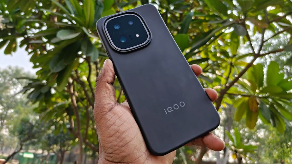 Qualcomm Snapdragon 8 Elite Gen 5-powered iQOO 15 debuts in India