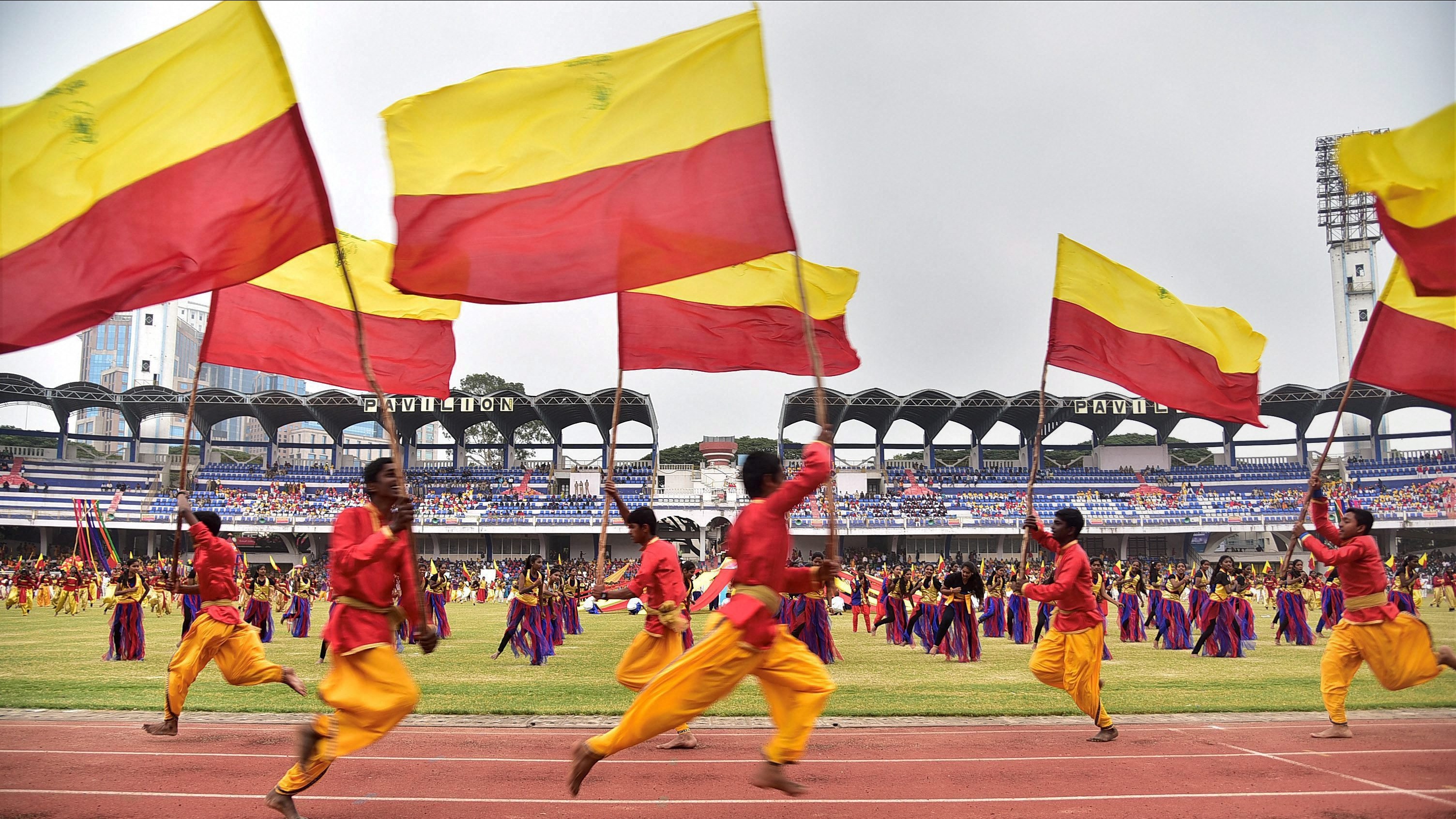 1 km-long  flag rally on occasion of Kannada Rajyotsava