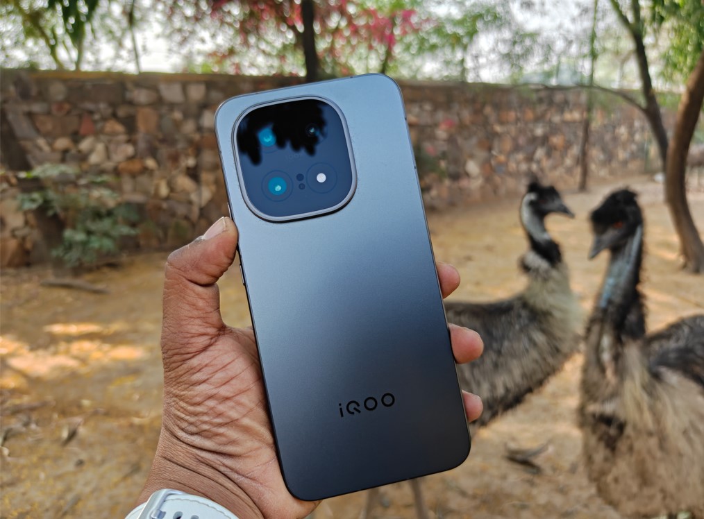 iQOO 15.