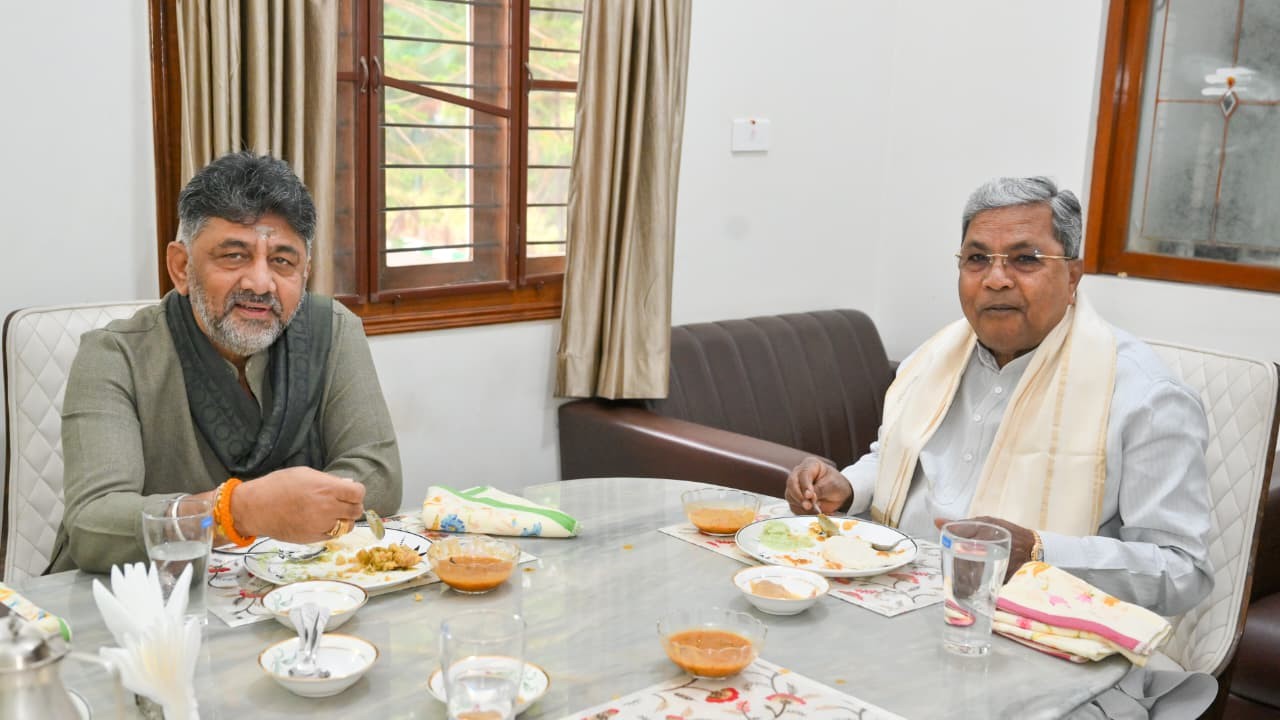 Karnataka power tussle| DK Shivakumar arrives at CM Siddaramaiah's residence for crucial breakfast meet 