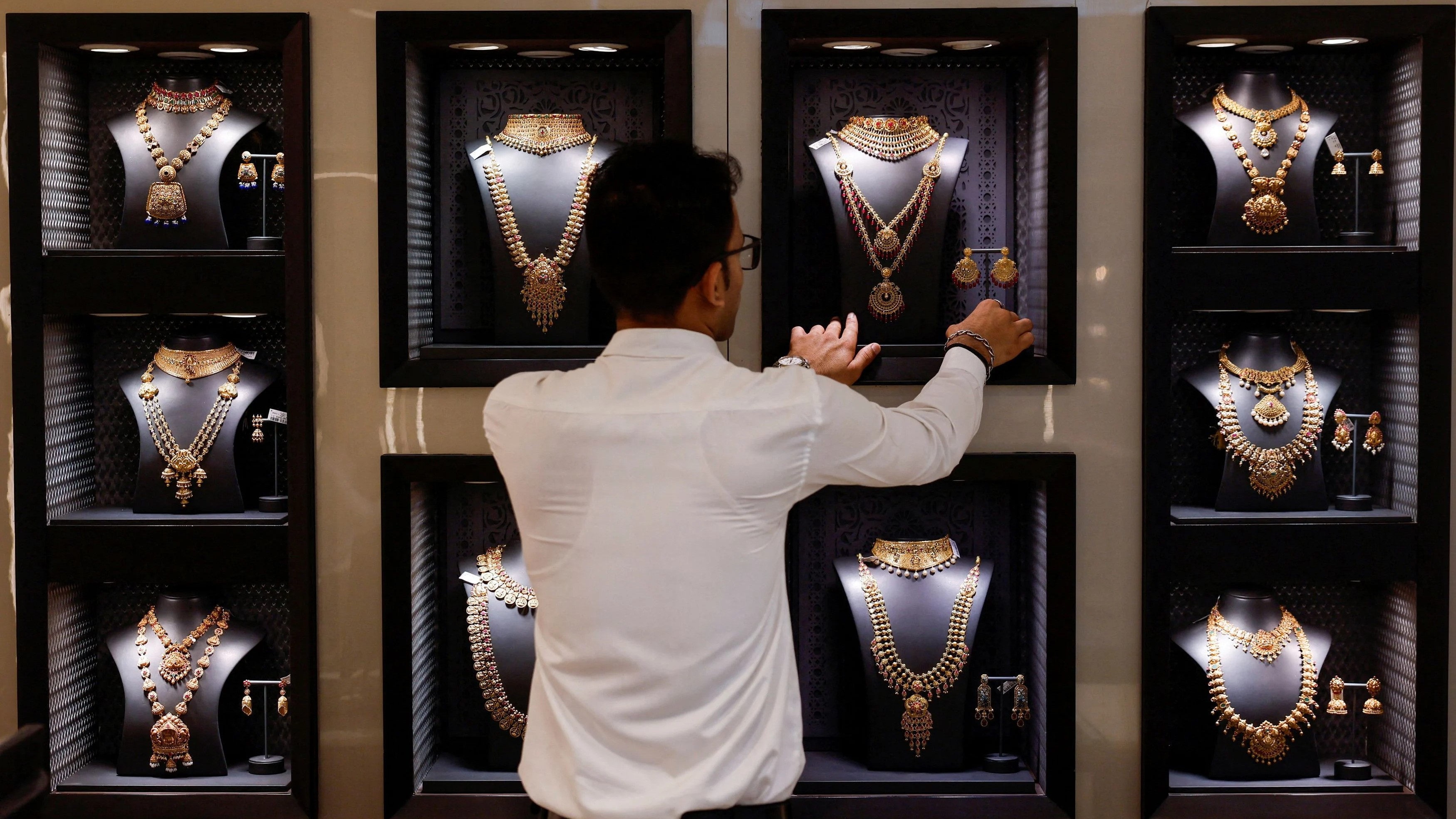 Gold surges Rs 3,040 to Rs 1.33 lakh/10g amid strong global cues, weak US dollar