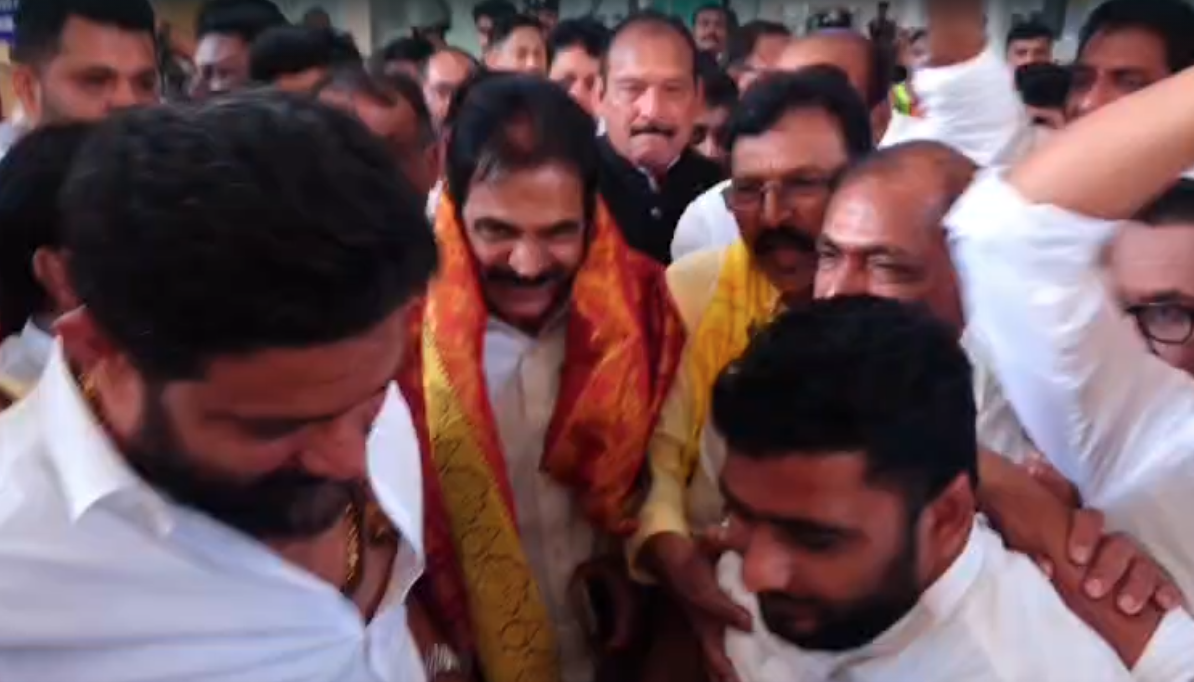 Power tussle: Pro-Shivakumar slogans rent the air as K C Venugopal lands in Mangaluru