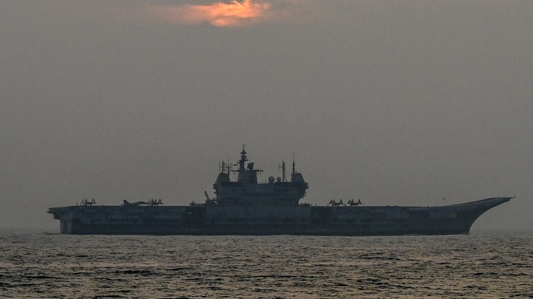 Navy's show of strength enthralls spectators in Kerala