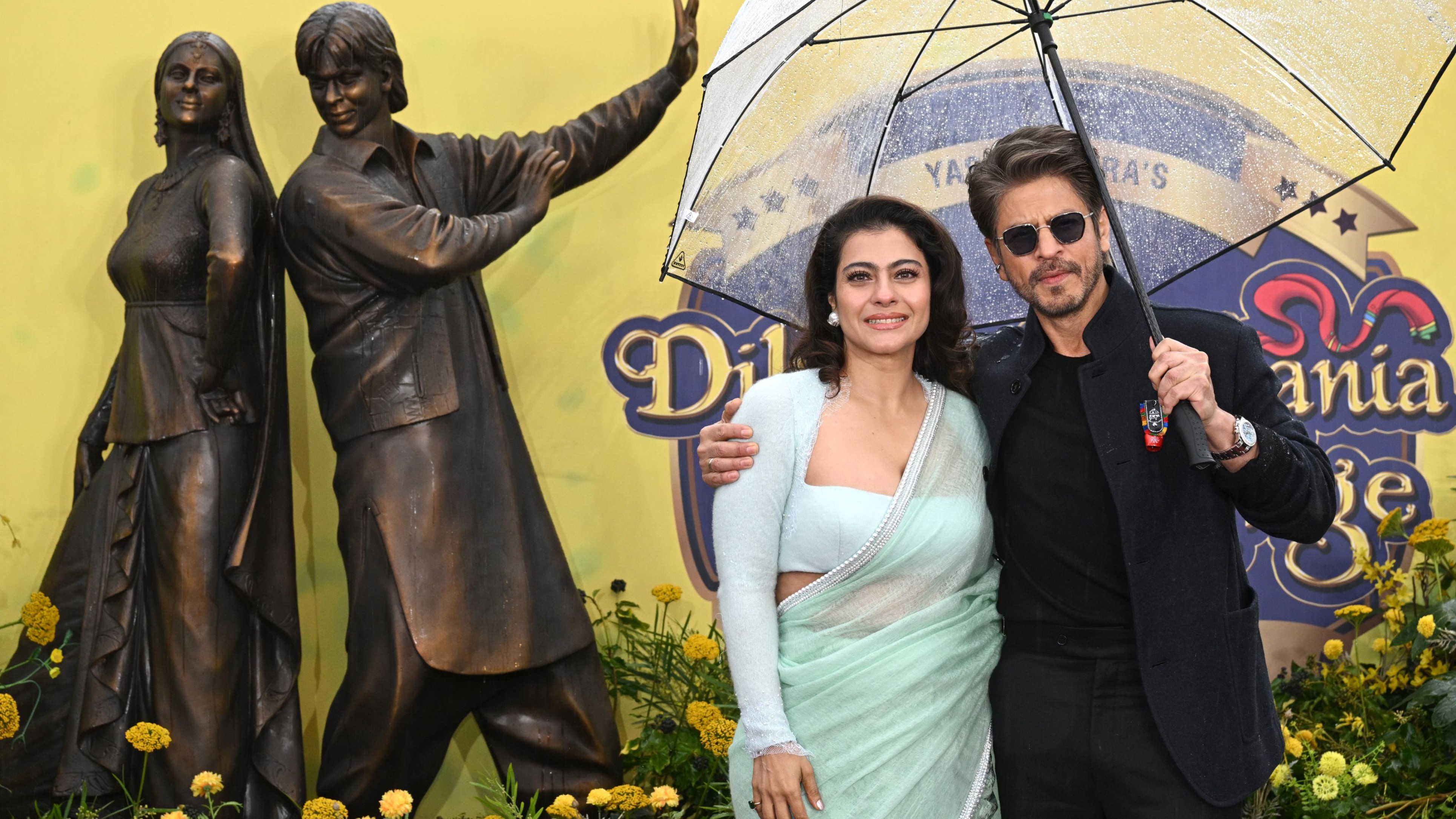 Shah Rukh Khan and Kajol reveal ‘DDLJ’ sculpture in London's Leicester Square; See Pics