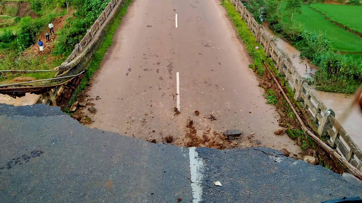 School children narrowly escape as NH-66 under construction stretch collapses in Kerala's kollam
