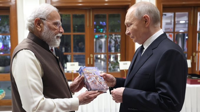 PM Modi presents copy of Gita in Russian to Putin