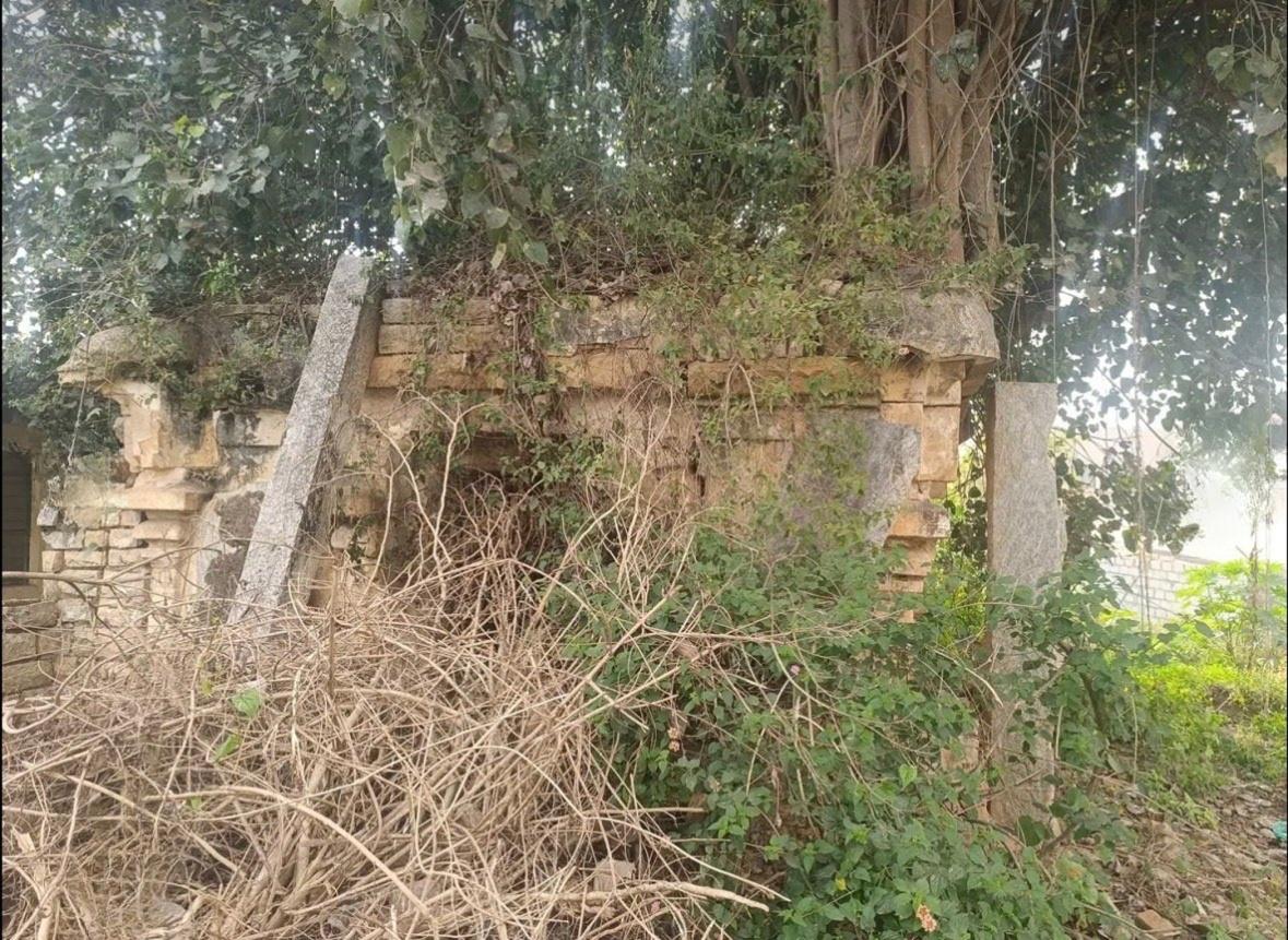 The entrance of the Varadaraja Swamy temple at Jigani.